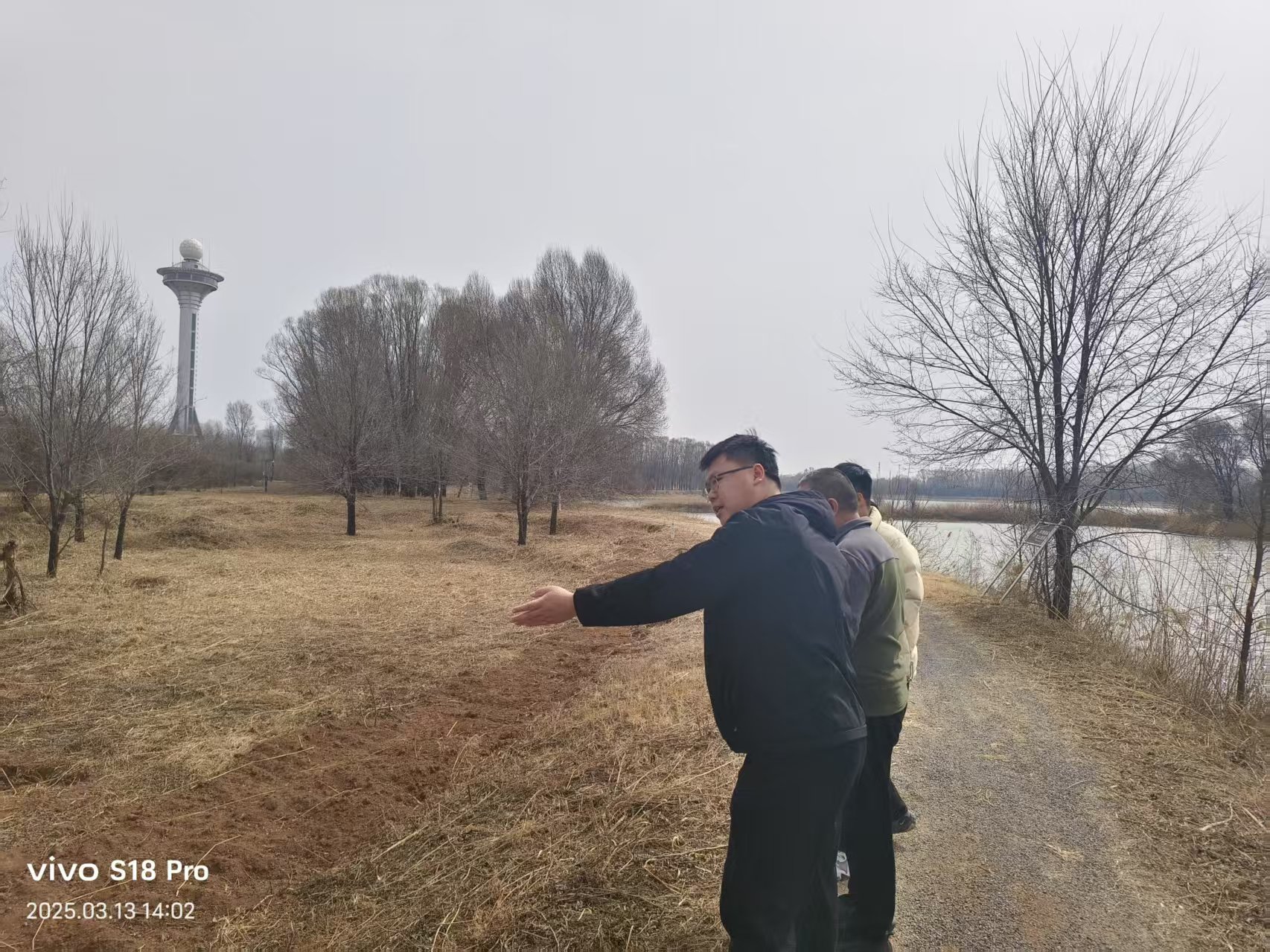 25.3.13防洪看現(xiàn)場.jpg